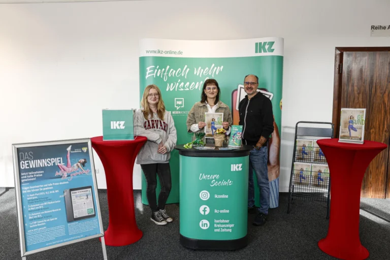 Informationsstand des IKZ beim Iserlohner Gesundheitstag mit Ausstellenden
